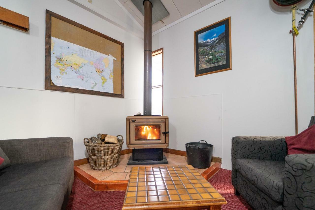 Lone Moose Backpackers Hostel เทอาเนา ภายนอก รูปภาพ