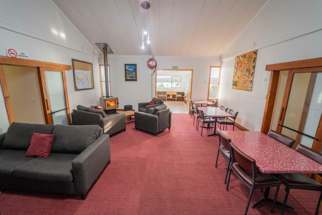 Lone Moose Backpackers Hostel เทอาเนา ภายนอก รูปภาพ
