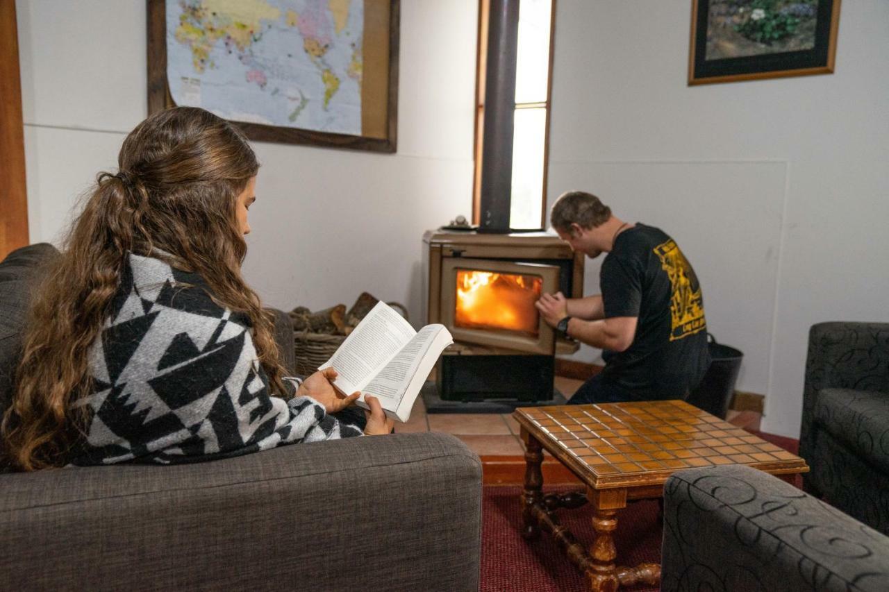 Lone Moose Backpackers Hostel เทอาเนา ภายนอก รูปภาพ