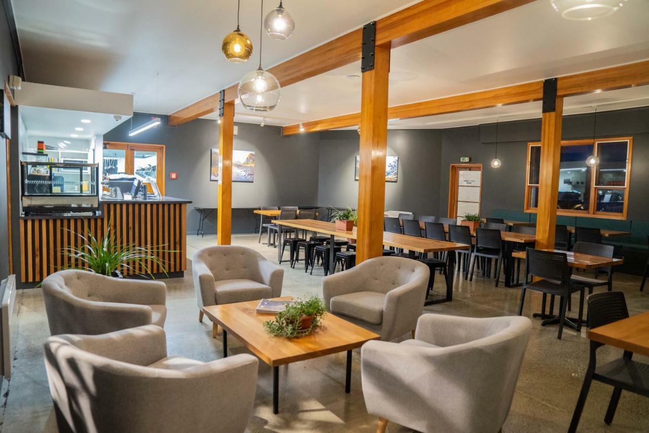 Lone Moose Backpackers Hostel เทอาเนา ภายนอก รูปภาพ